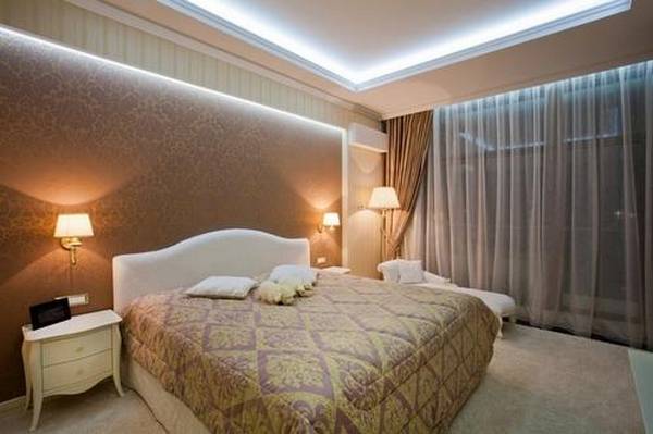 Нежная белая кровать в интерьере спальни: фото и 3 причины выбора с фото