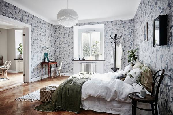 Эффектное сочетание серого и белого в ретро-спальне «Valerie» - фото