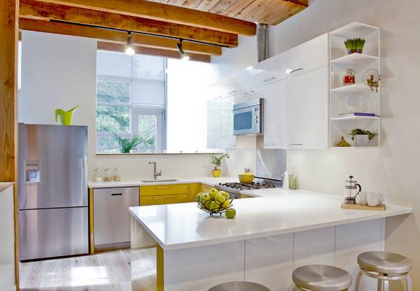 Летняя, солнечная кухня «Rustic kitchen» в желто-белом цвете - фото
