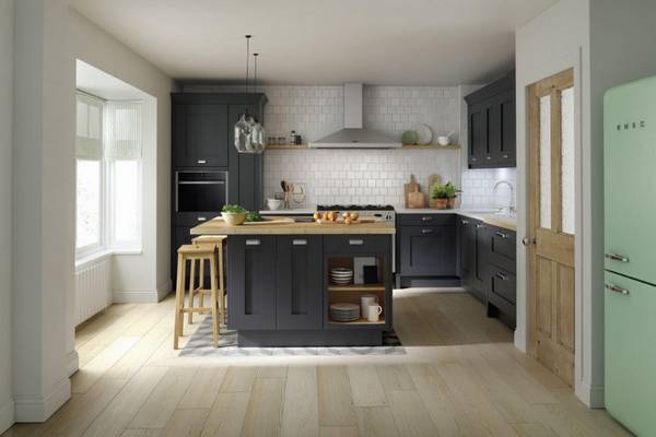 Классика и практичность в кухне «Milbourne charcoal» с фото
