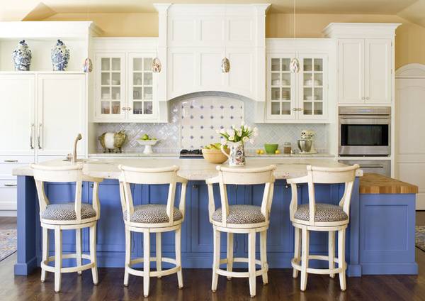 Традиционная кухня в бело-голубом цвете «Old Blue Jeans» - фото