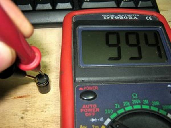 Как проверить конденсатор мультиметром: простые методы - фото