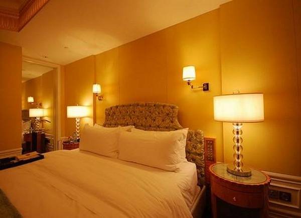 Выбираем настольные лампы для спальни: 5 способов осветить спальню ночью - фото