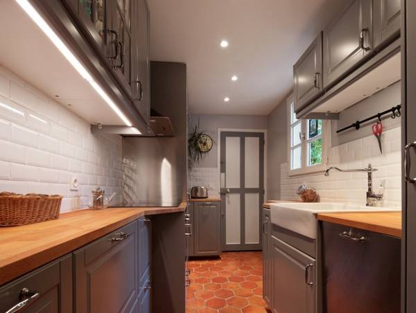 Классическая кухня «Zigzag» - комфортное пространство в неудобной планировке с фото