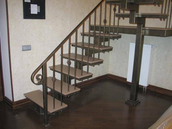 Современные перила для лестниц из металла: 5 преимуществ железных конструкц ... - фото