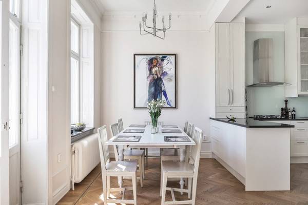Элегантная кухня «Vincent» с контрастными элементами с фото