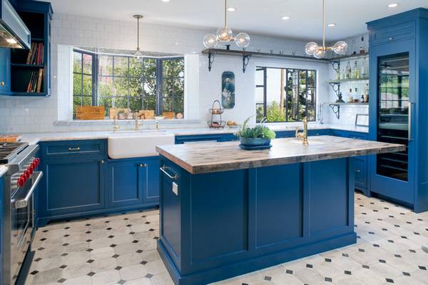 Расслабляющая синяя кухня «Whitley» с средиземноморскими мотивами - фото