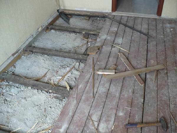 Способы ремонта деревянных полов в квартире - фото