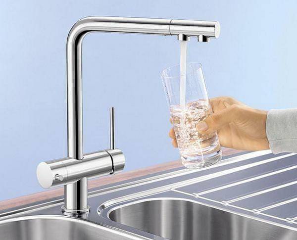 Смеситель для кухни с краном для питьевой воды: забота о здоровье - фото